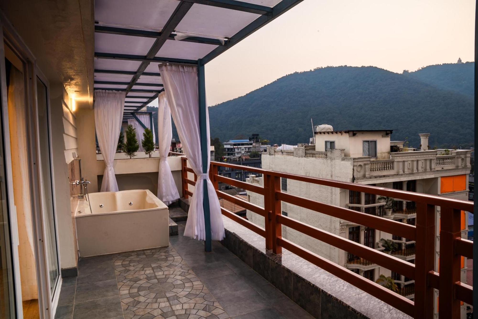 Pokhara Alpine And Springs酒店 外观 照片