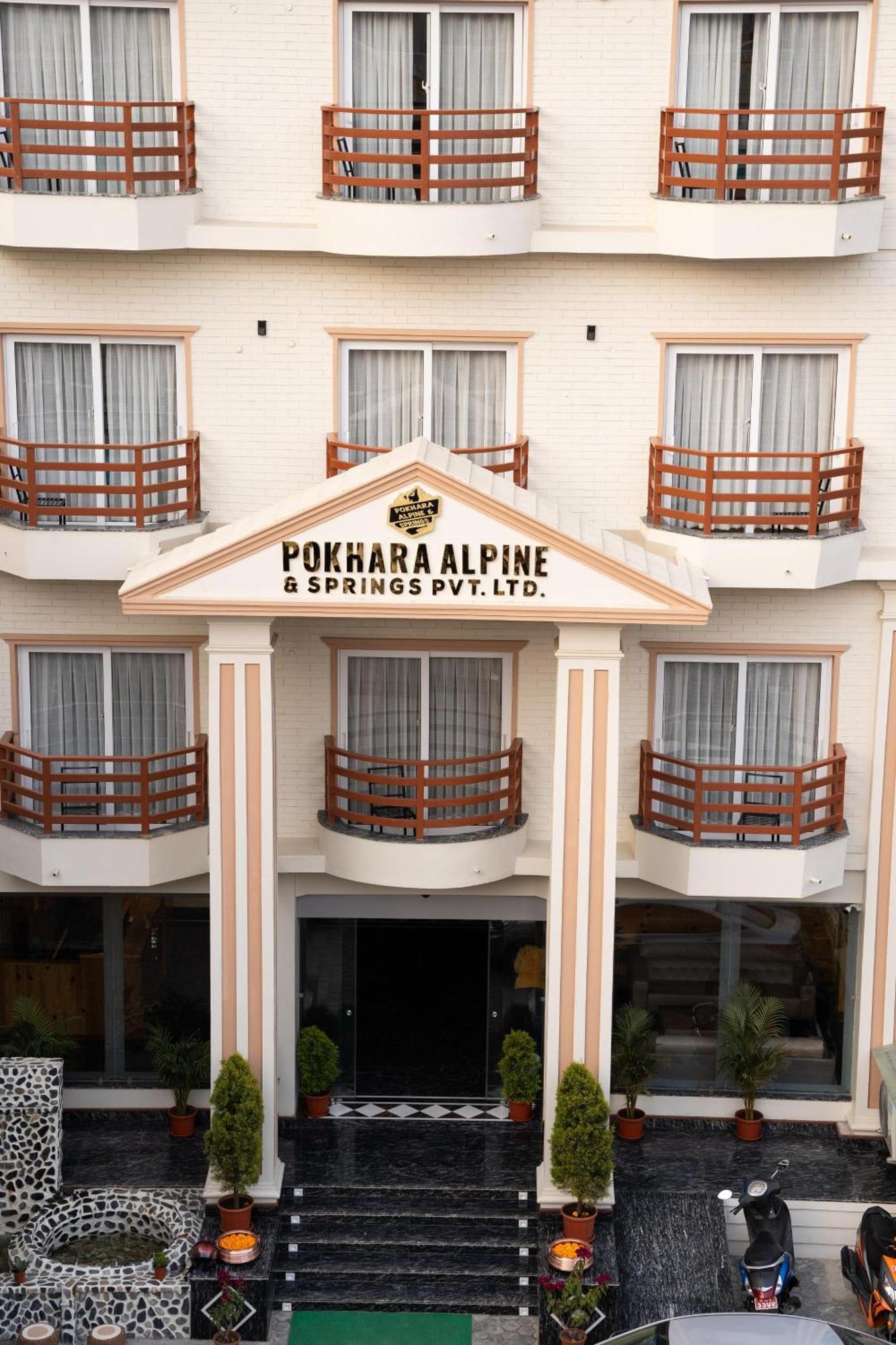 Pokhara Alpine And Springs酒店 外观 照片